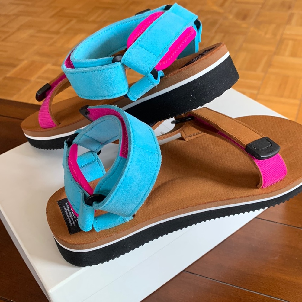 Bright, comfortable, fashionable and cool sandals